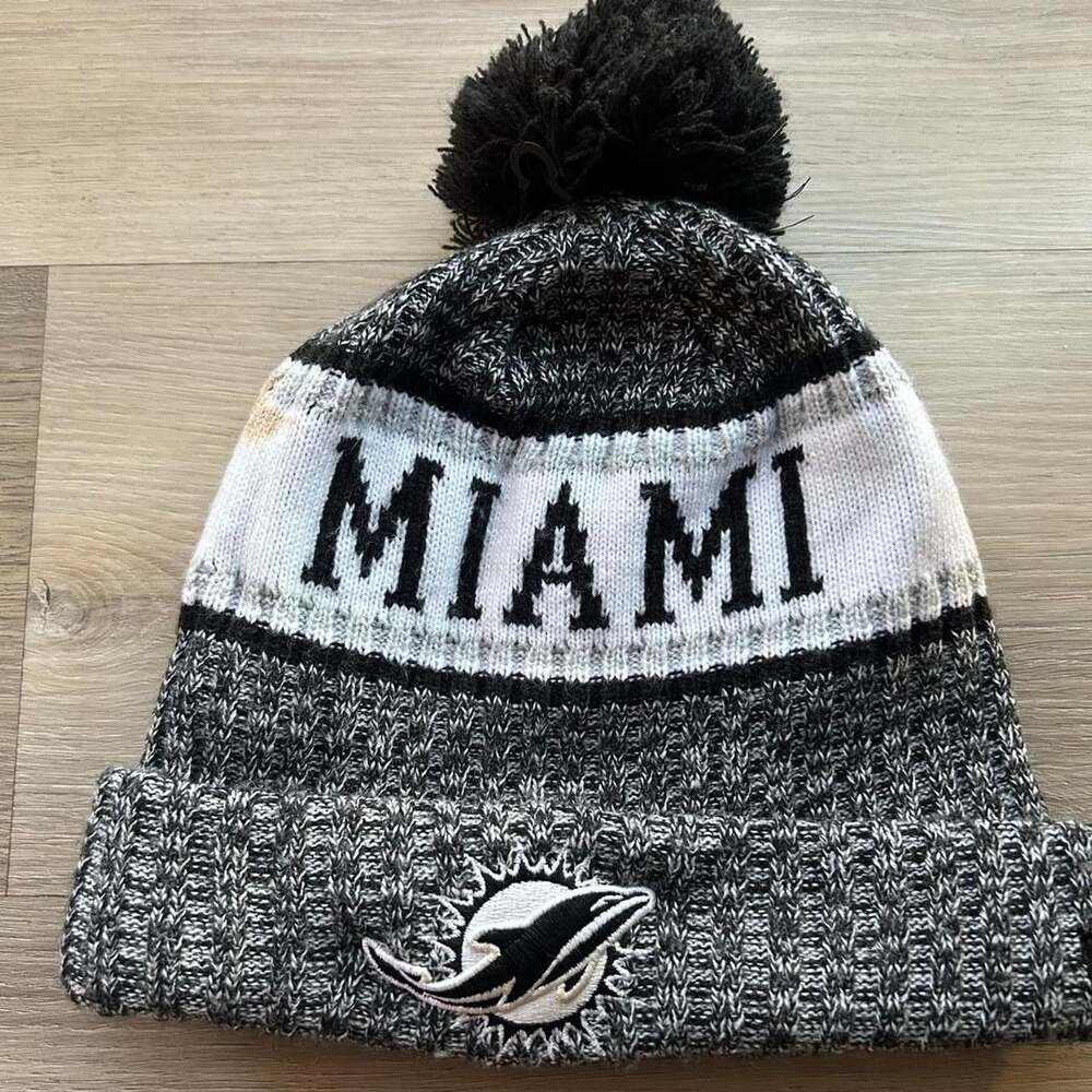 New Era Miami Dolphins NFL Knit Beanie Pom Pom Black Grey